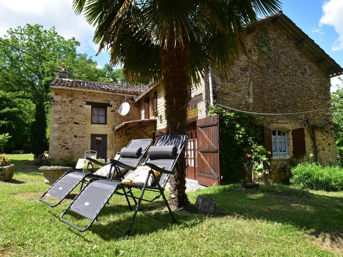Cosy Holiday Home In Lantheuil With Garden Villefranche-du-Perigord Exterior photo